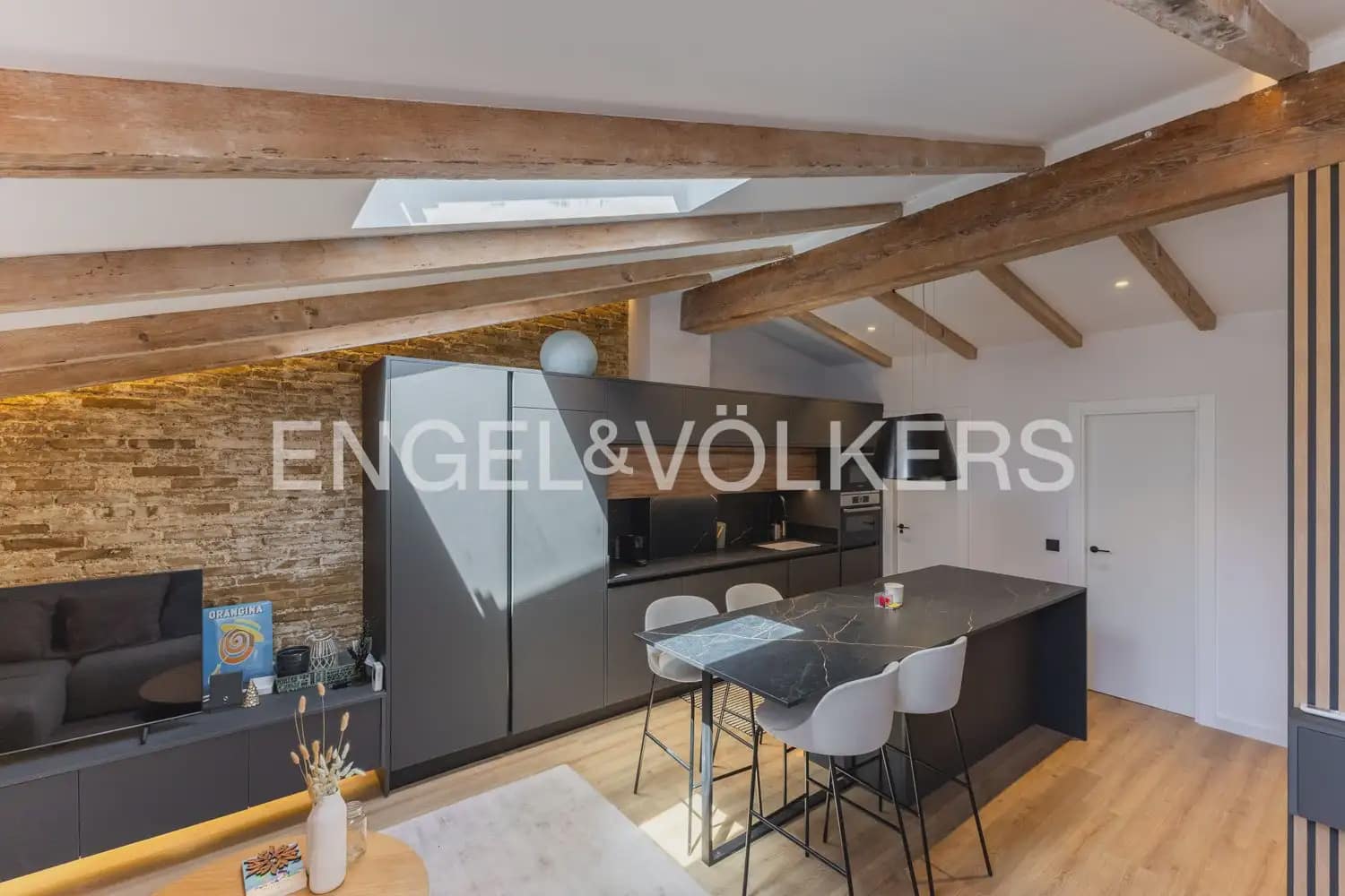 2 slaapkamer Flat te huur in Valencia stad - € 2.600 (Ref: 9897534)