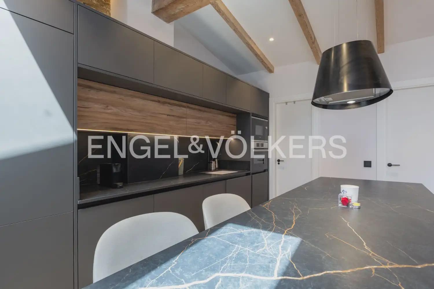 2 slaapkamer Flat te huur in Valencia stad - € 2.600 (Ref: 9897534)