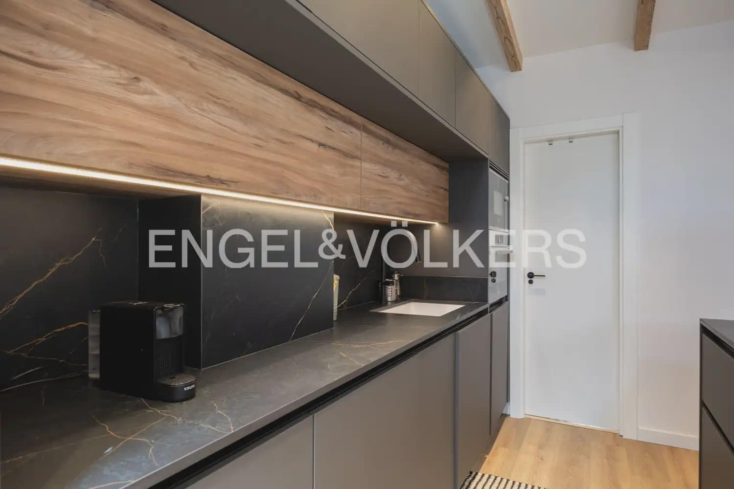 2 slaapkamer Flat te huur in Valencia stad - € 2.600 (Ref: 9897534)