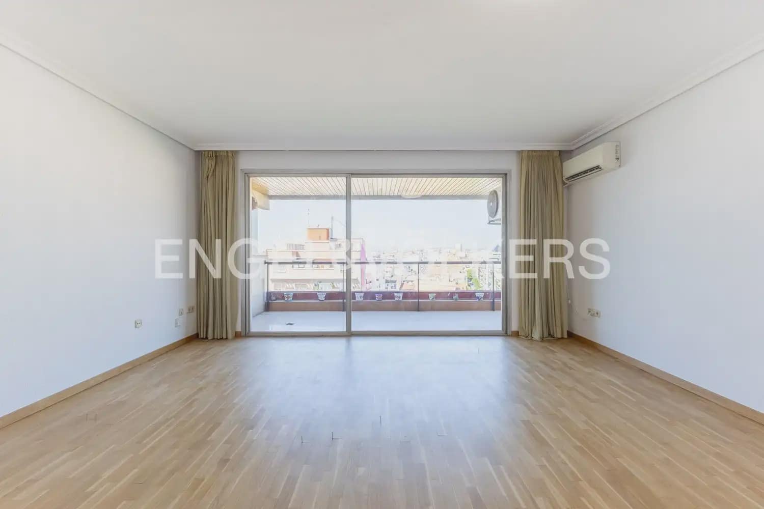 3 sypialnia Mieszkanie do wynajęcia w Miasto Walencja - 2 100 € (Ref: 9897544)