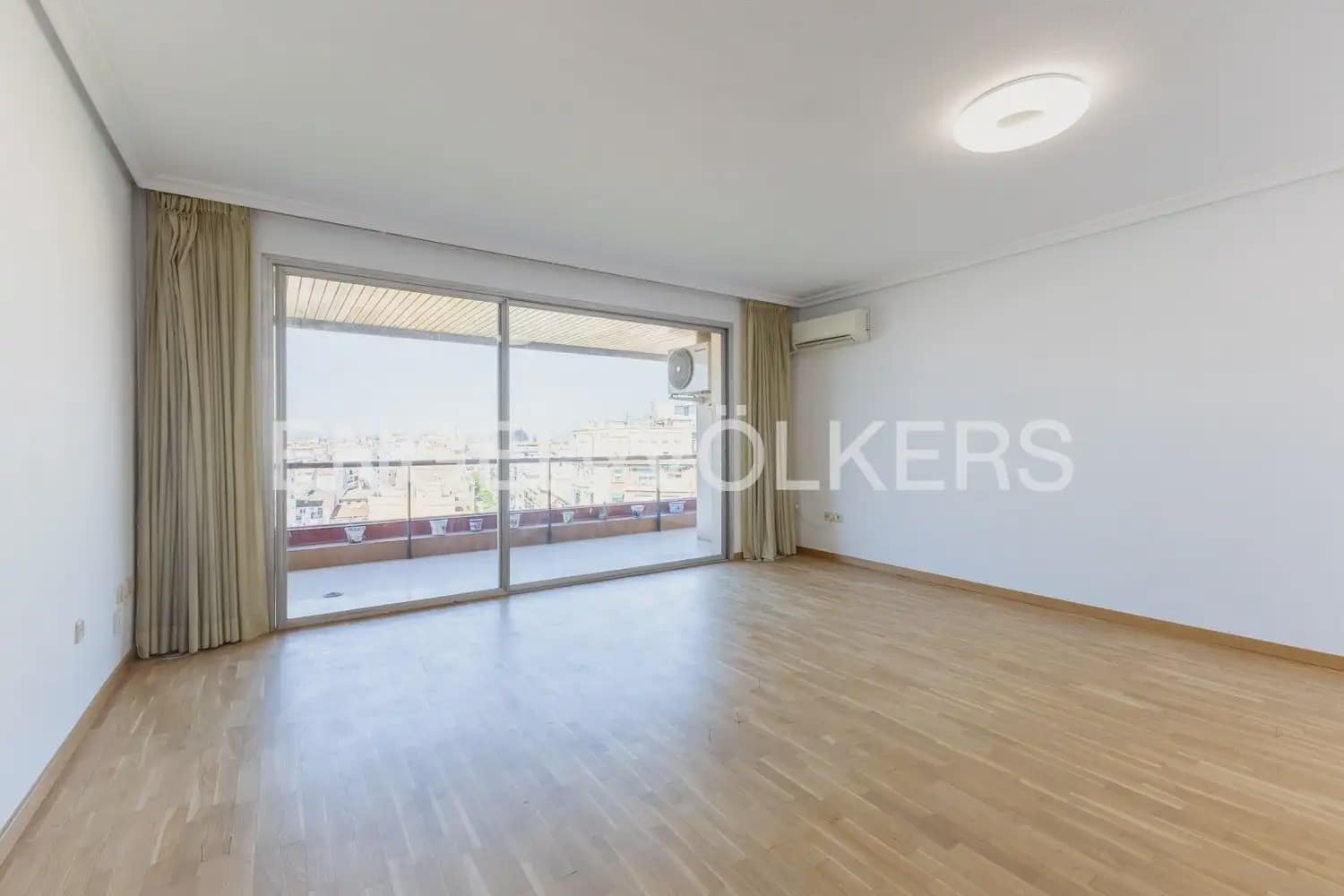 3 sypialnia Mieszkanie do wynajęcia w Miasto Walencja - 2 100 € (Ref: 9897544)
