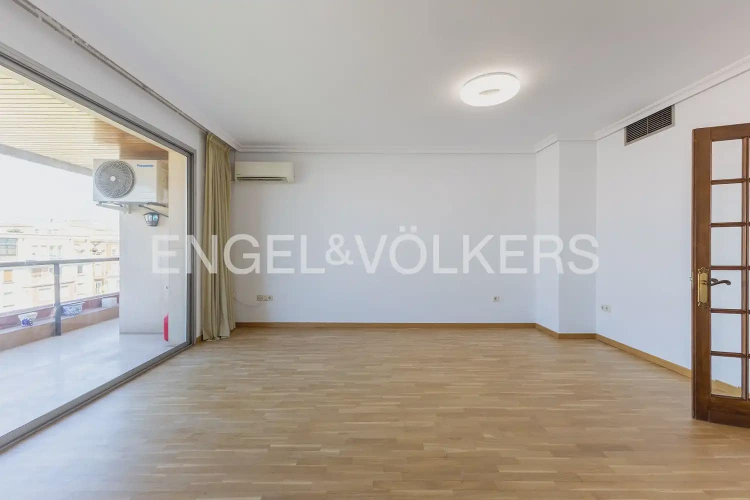 3 sypialnia Mieszkanie do wynajęcia w Miasto Walencja - 2 100 € (Ref: 9897544)