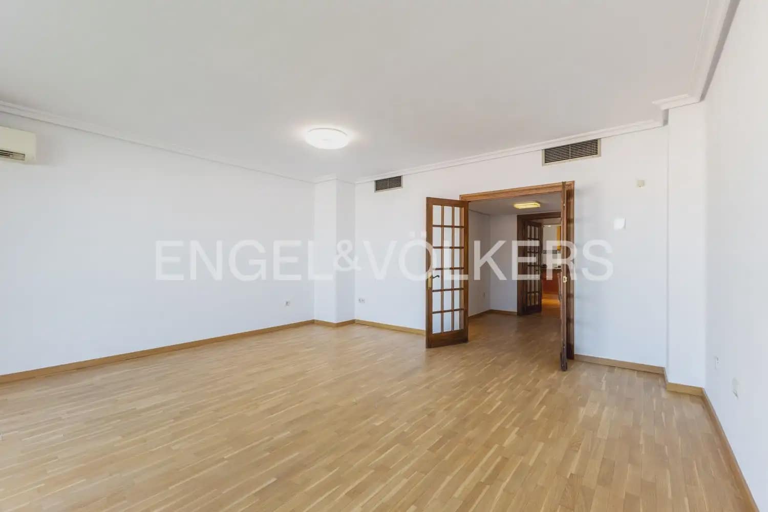 3 sypialnia Mieszkanie do wynajęcia w Miasto Walencja - 2 100 € (Ref: 9897544)