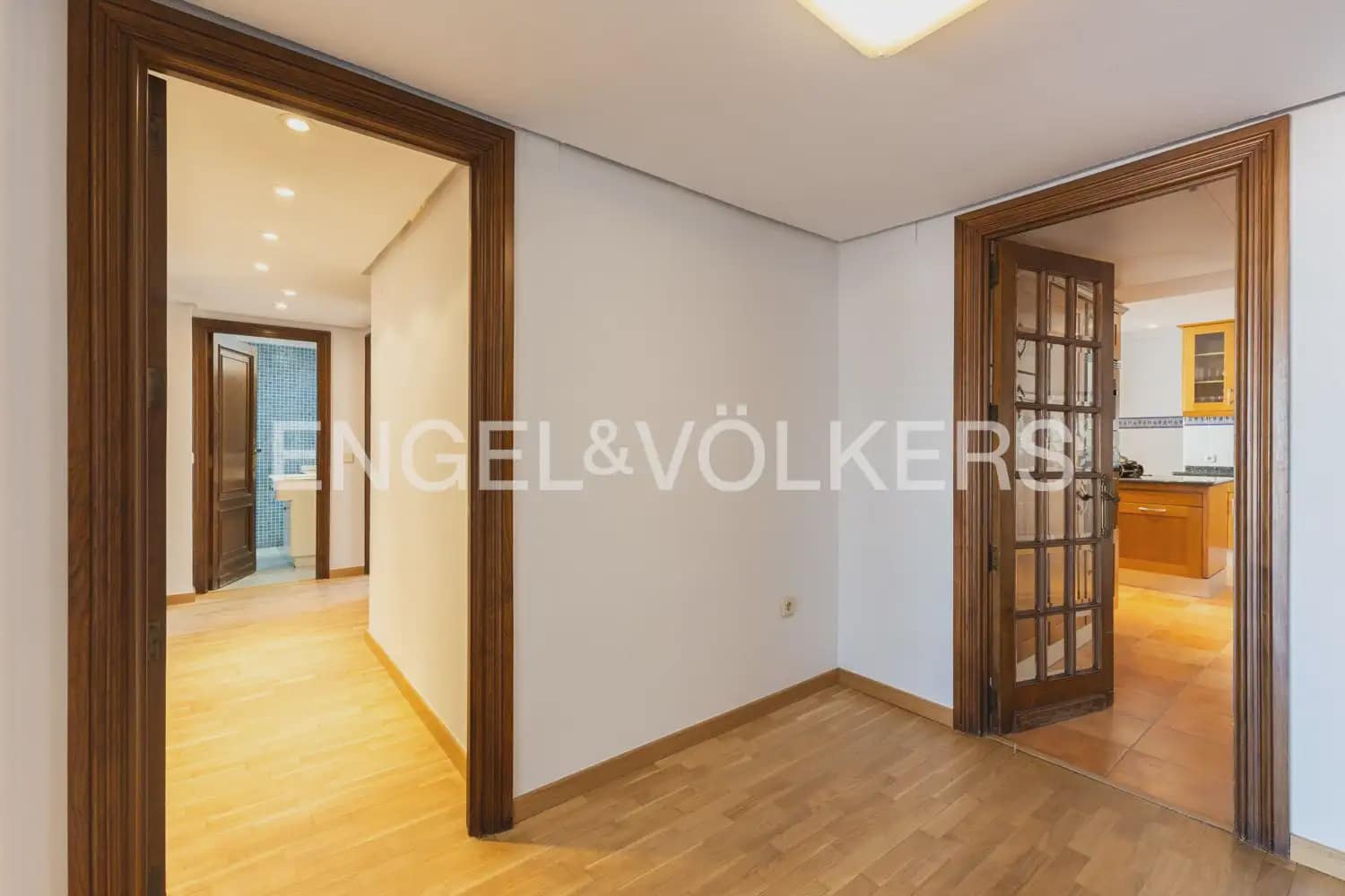 3 sypialnia Mieszkanie do wynajęcia w Miasto Walencja - 2 100 € (Ref: 9897544)