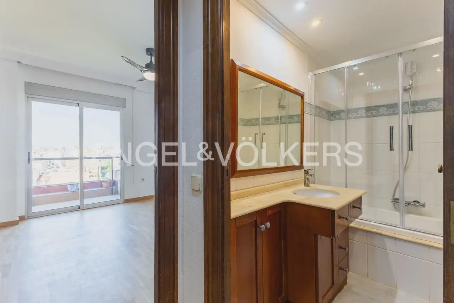 3 sypialnia Mieszkanie do wynajęcia w Miasto Walencja - 2 100 € (Ref: 9897544)
