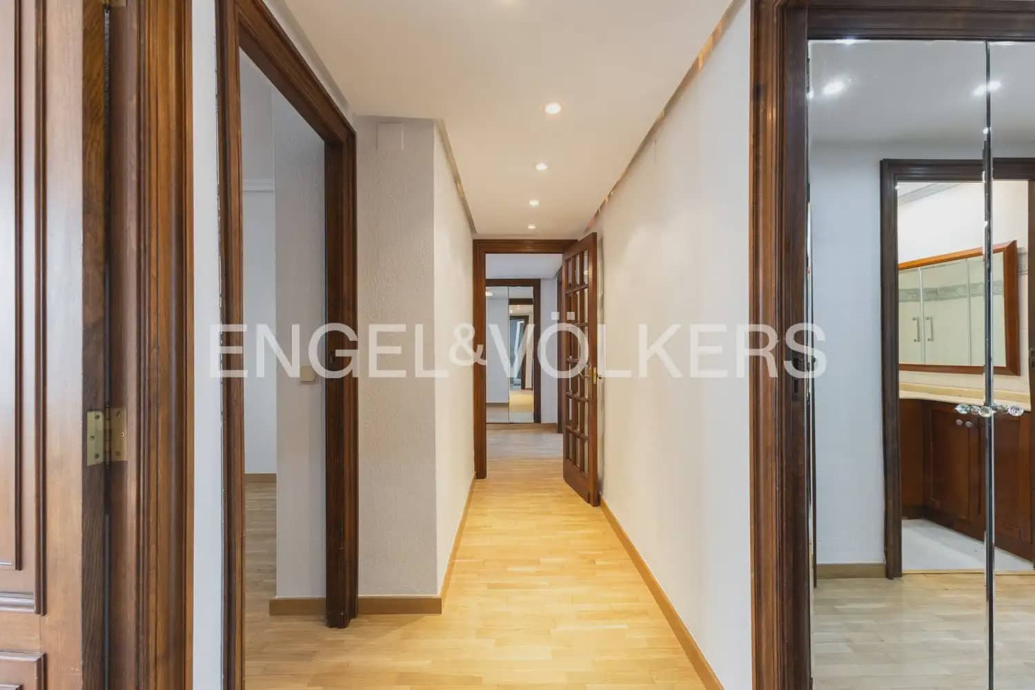 3 sypialnia Mieszkanie do wynajęcia w Miasto Walencja - 2 100 € (Ref: 9897544)