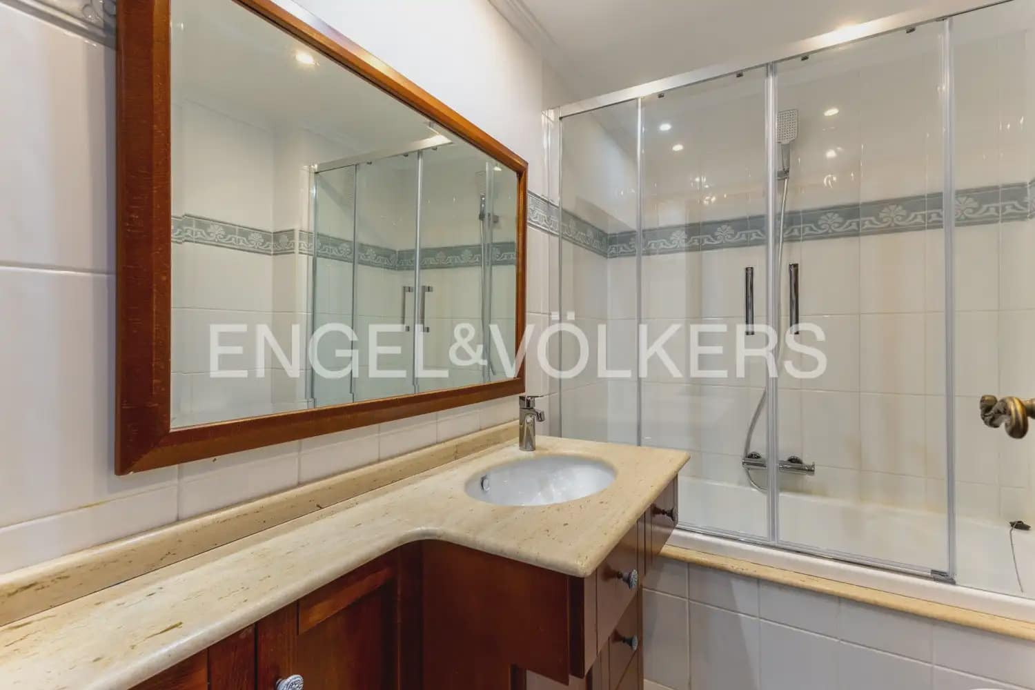 3 sypialnia Mieszkanie do wynajęcia w Miasto Walencja - 2 100 € (Ref: 9897544)
