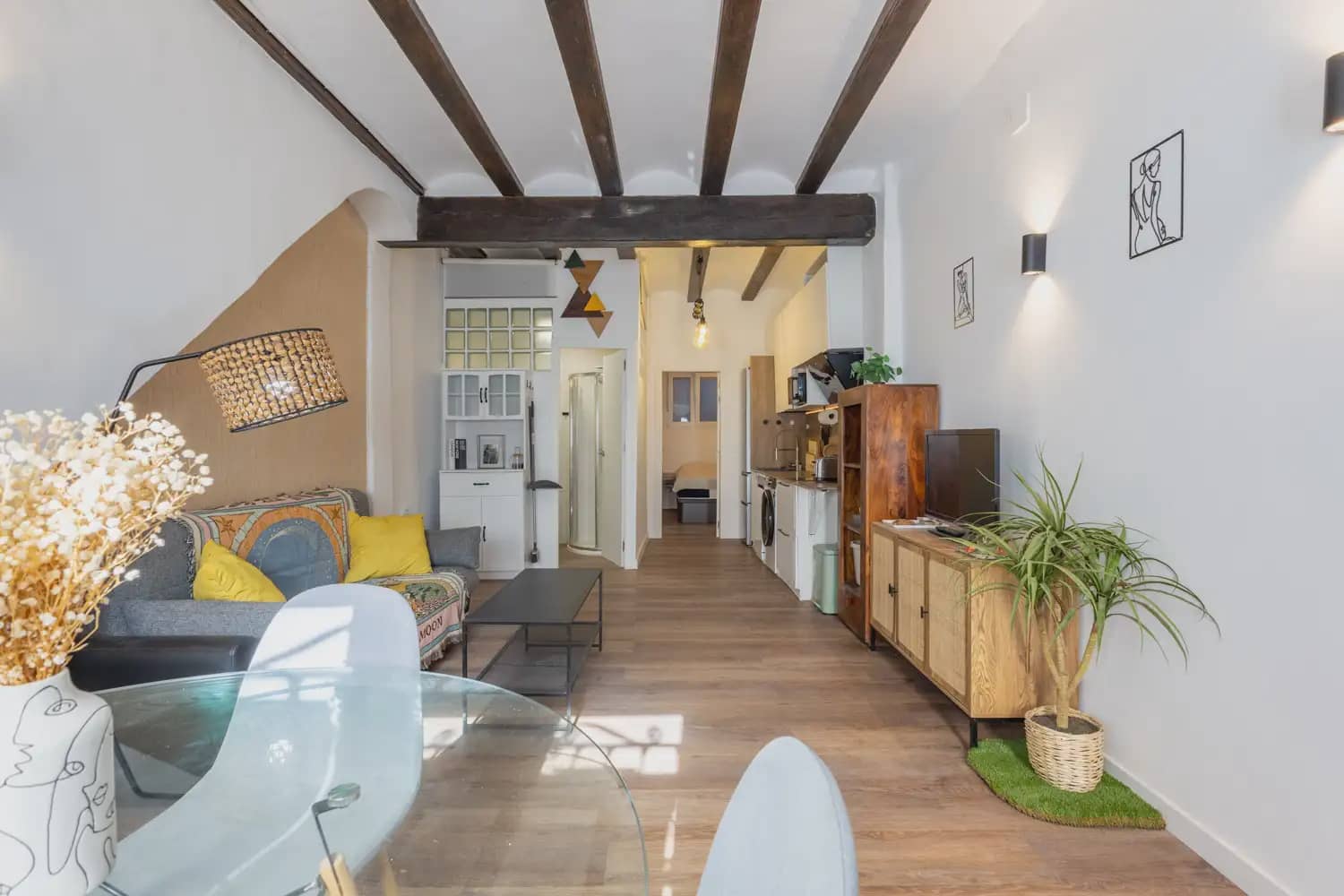 1 bedroom Flat for rent in Valencia city - € 1,300 (Ref: 9897545)