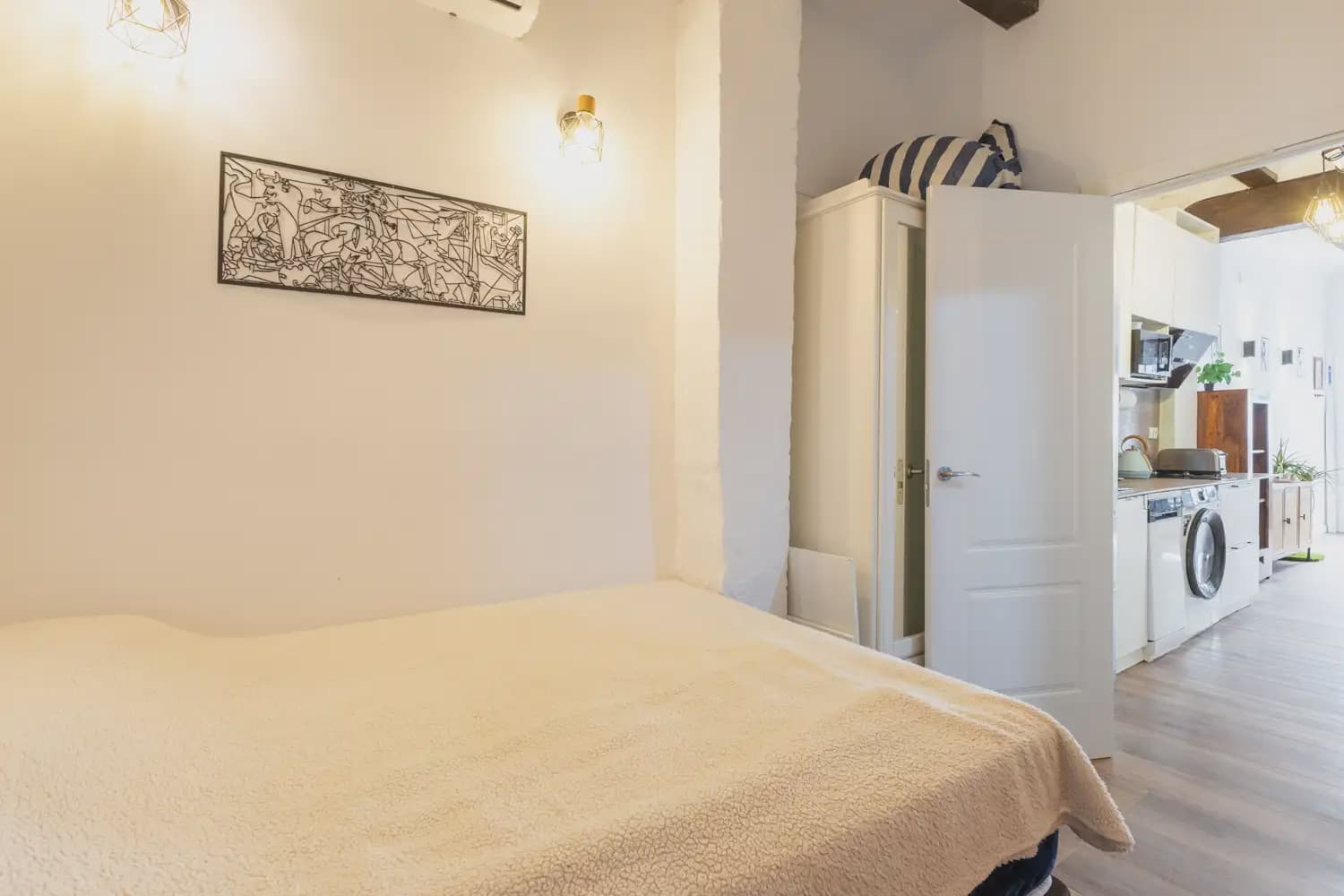 1 bedroom Flat for rent in Valencia city - € 1,300 (Ref: 9897545)