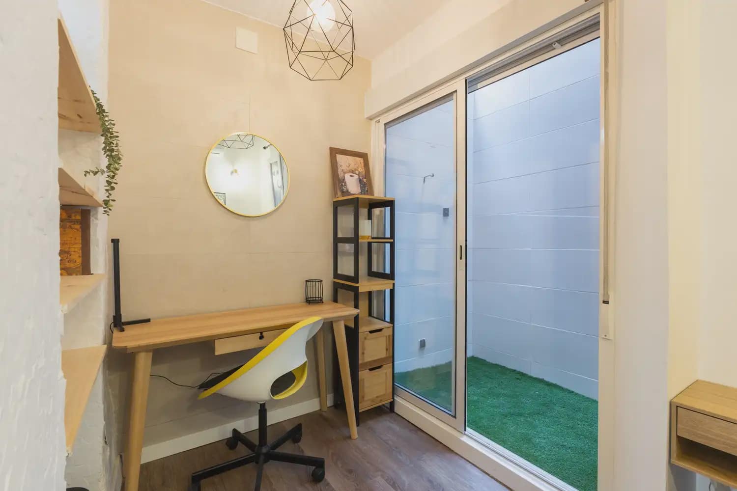 1 bedroom Flat for rent in Valencia city - € 1,300 (Ref: 9897545)