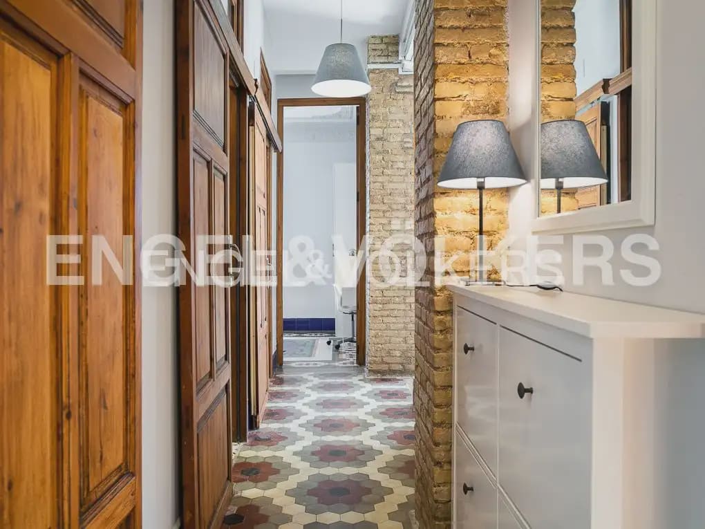 4 quarto Apartamento para arrendar em Valencia cidade - 2 200 € (Ref: 9897548)