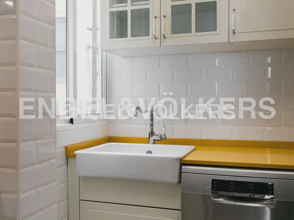 4 quarto Apartamento para arrendar em Valencia cidade - 2 200 € (Ref: 9897548)