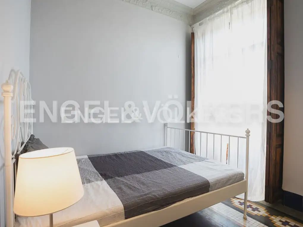 4 quarto Apartamento para arrendar em Valencia cidade - 2 200 € (Ref: 9897548)