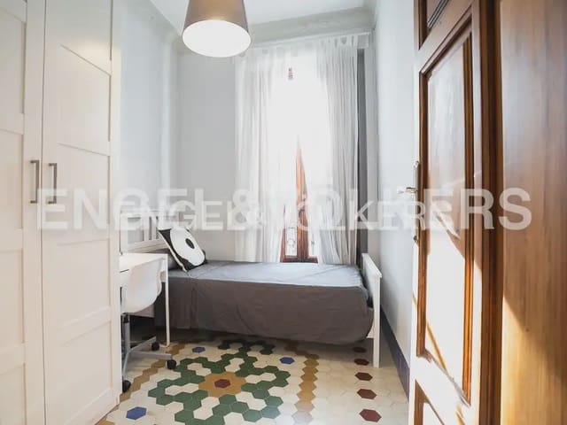 Appartement de 4 chambres à louer à El Carme, Valence ville - 2 200 € (Ref: 9897548)