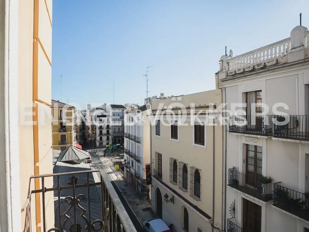 4 quarto Apartamento para arrendar em Valencia cidade - 2 200 € (Ref: 9897548)