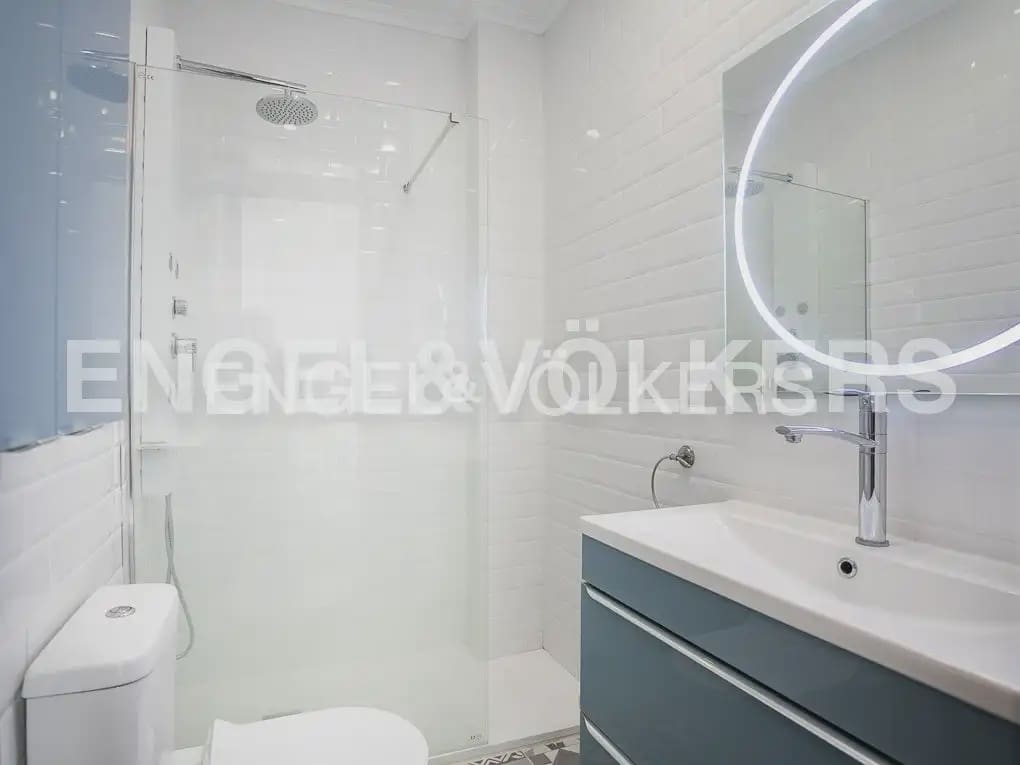 4 quarto Apartamento para arrendar em Valencia cidade - 2 200 € (Ref: 9897548)