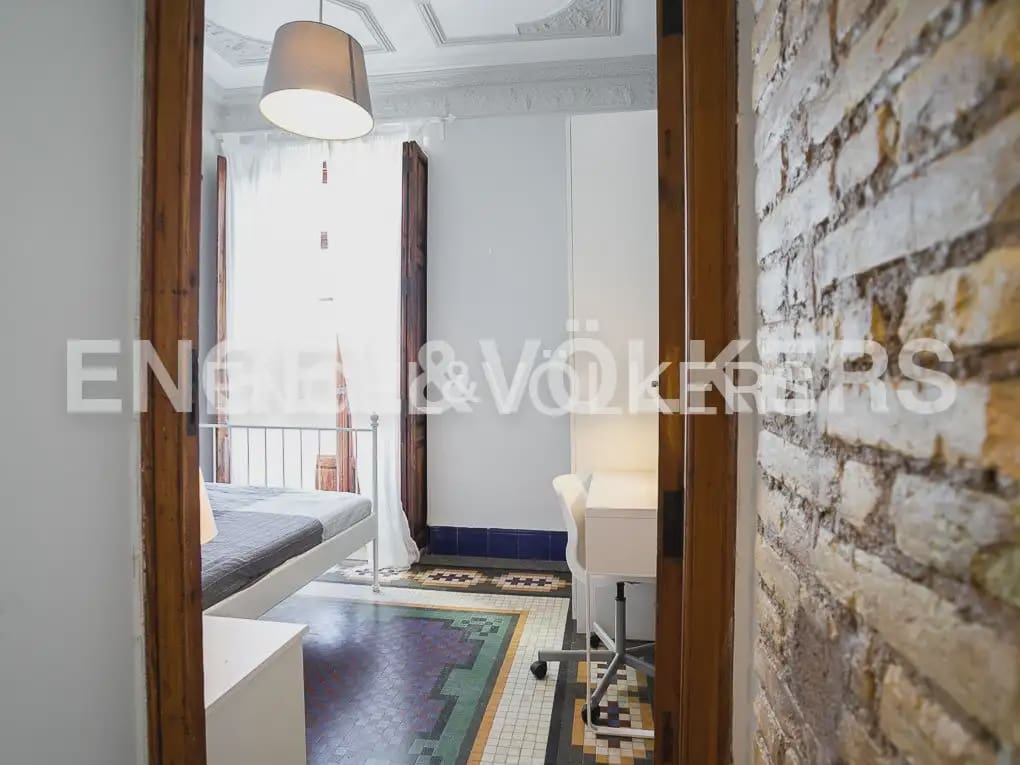 4 quarto Apartamento para arrendar em Valencia cidade - 2 200 € (Ref: 9897548)