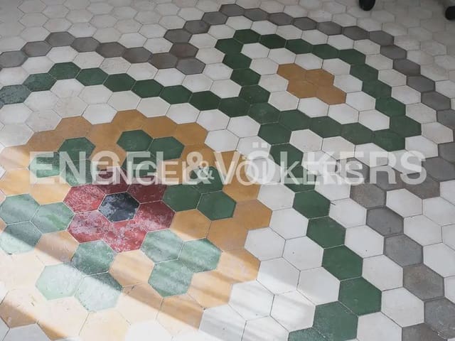 Appartement de 4 chambres à louer à El Carme, Valence ville - 2 200 € (Ref: 9897548)