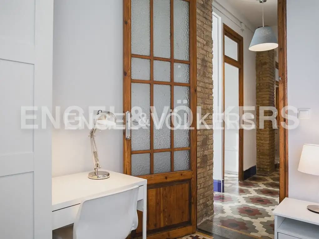 4 quarto Apartamento para arrendar em Valencia cidade - 2 200 € (Ref: 9897548)