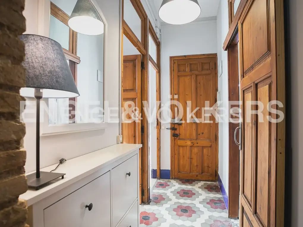 4 quarto Apartamento para arrendar em Valencia cidade - 2 200 € (Ref: 9897548)