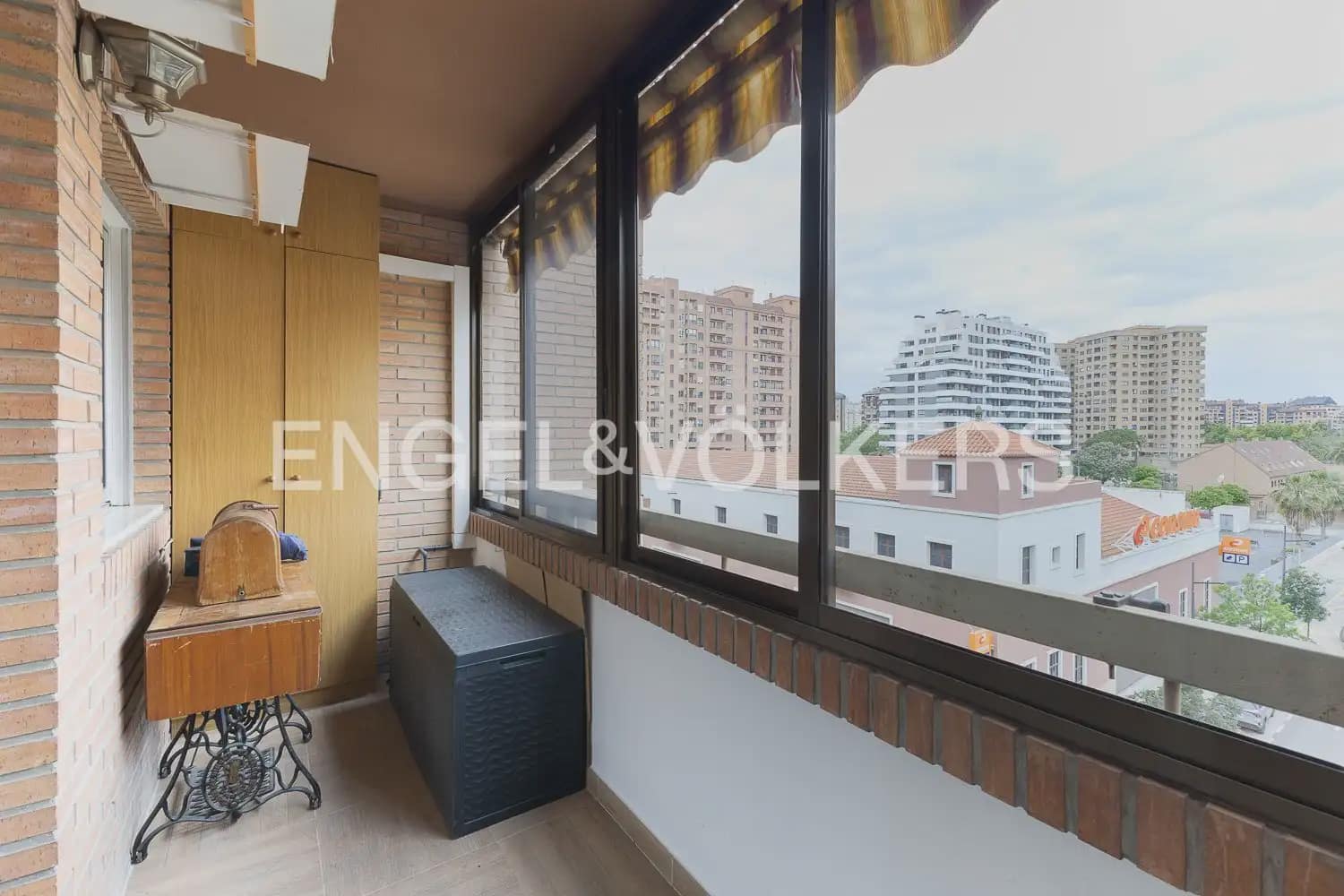 3 sypialnia Mieszkanie do wynajęcia w Miasto Walencja z garażem - 1 500 € (Ref: 9897552)