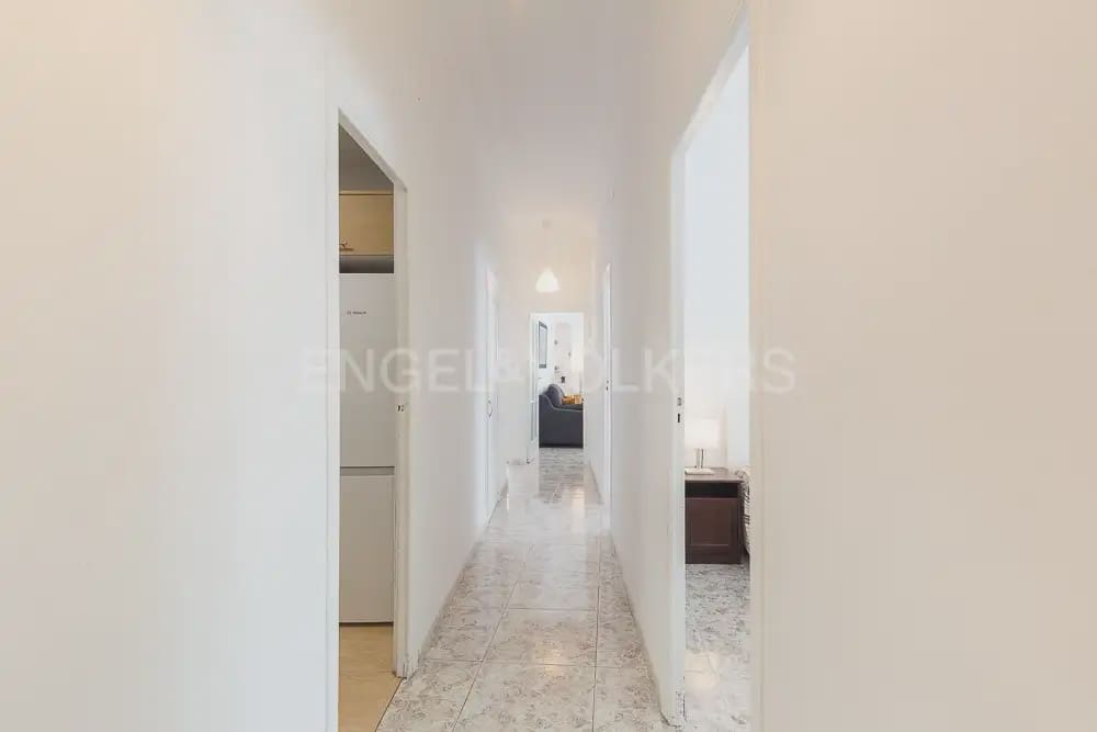 5 quarto Apartamento para arrendar em Valencia cidade - 2 000 € (Ref: 9897555)