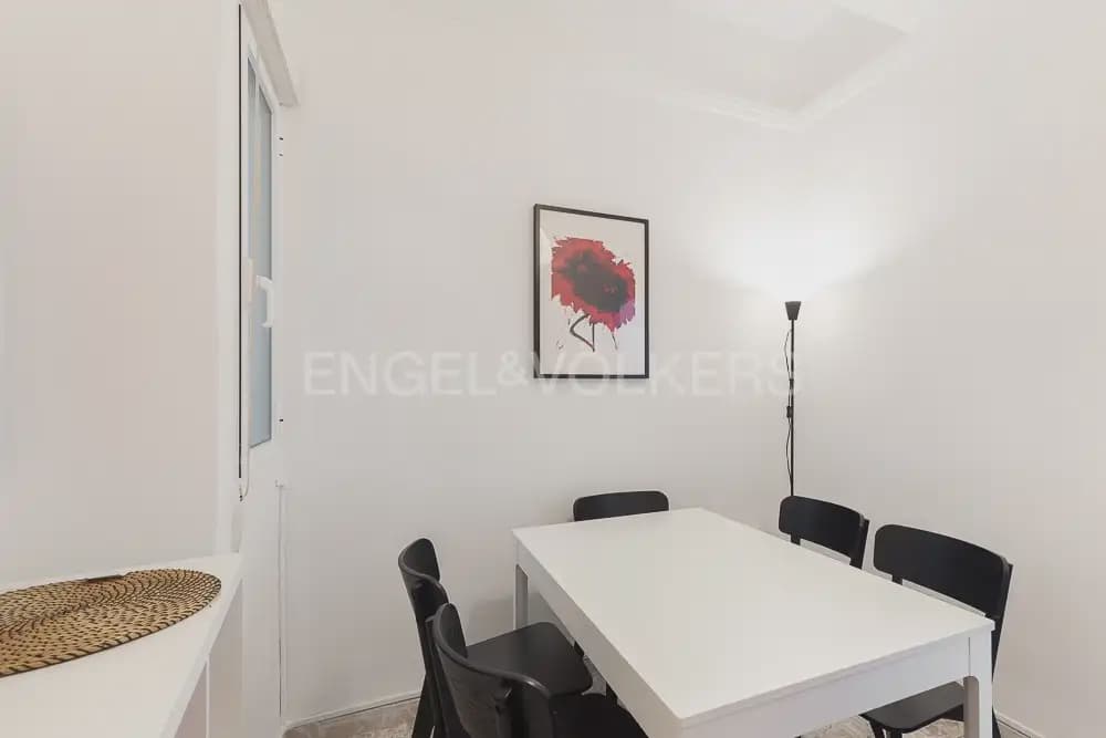 5 quarto Apartamento para arrendar em Valencia cidade - 2 000 € (Ref: 9897555)