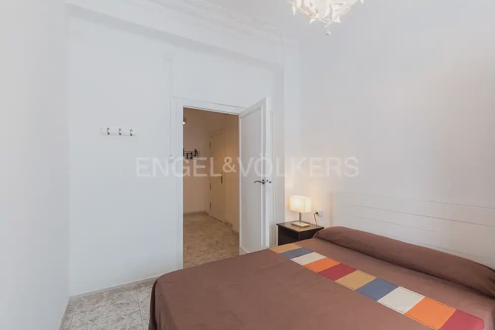 5 quarto Apartamento para arrendar em Valencia cidade - 2 000 € (Ref: 9897555)