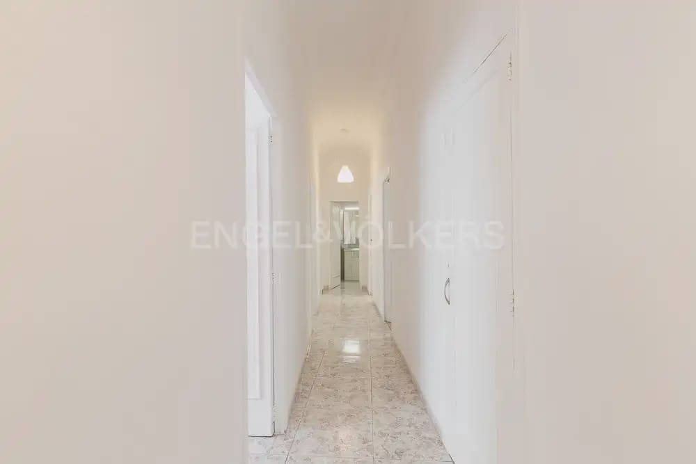 5 quarto Apartamento para arrendar em Valencia cidade - 2 000 € (Ref: 9897555)