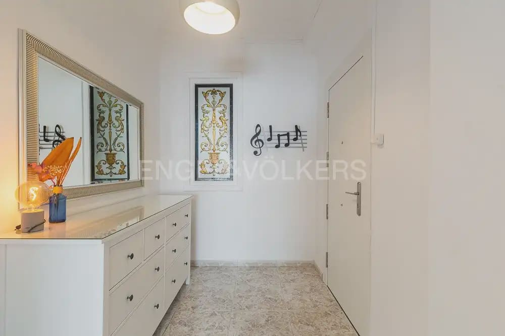5 quarto Apartamento para arrendar em Valencia cidade - 2 000 € (Ref: 9897555)