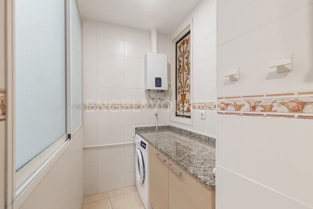 5 quarto Apartamento para arrendar em Valencia cidade - 2 000 € (Ref: 9897555)