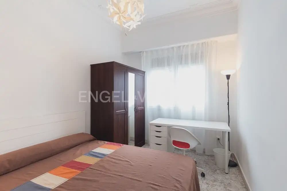 5 quarto Apartamento para arrendar em Valencia cidade - 2 000 € (Ref: 9897555)
