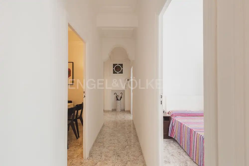 5 quarto Apartamento para arrendar em Valencia cidade - 2 000 € (Ref: 9897555)