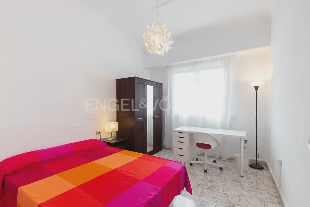 5 quarto Apartamento para arrendar em Valencia cidade - 2 000 € (Ref: 9897555)