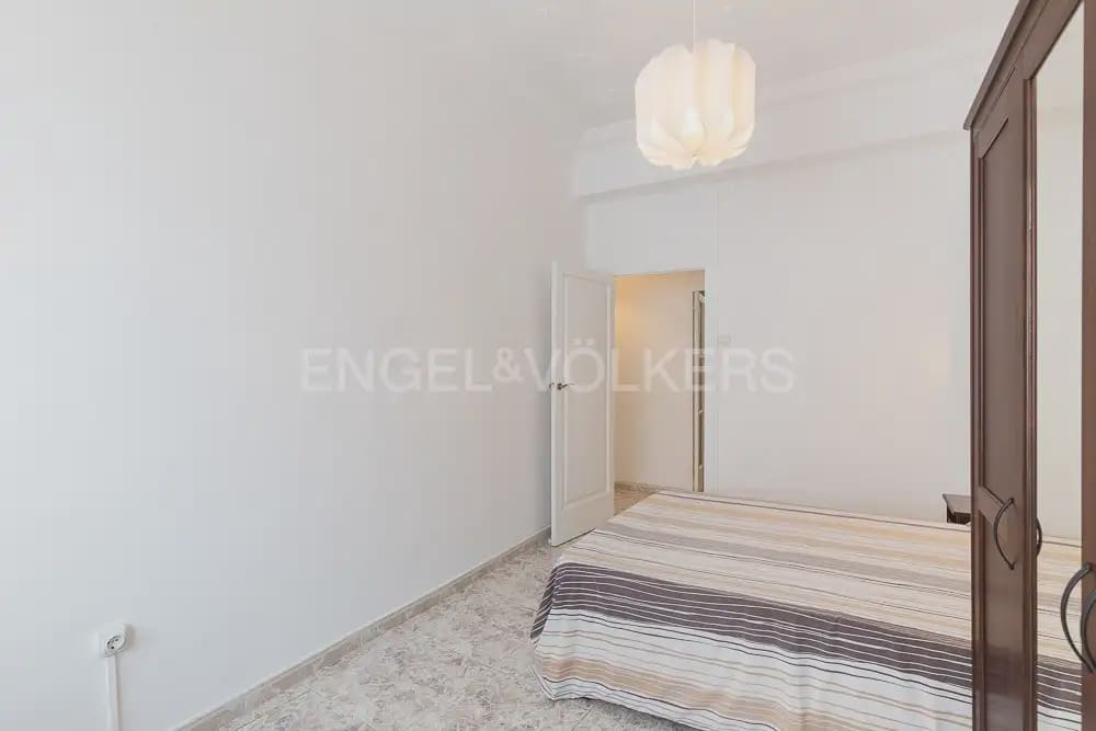 5 quarto Apartamento para arrendar em Valencia cidade - 2 000 € (Ref: 9897555)