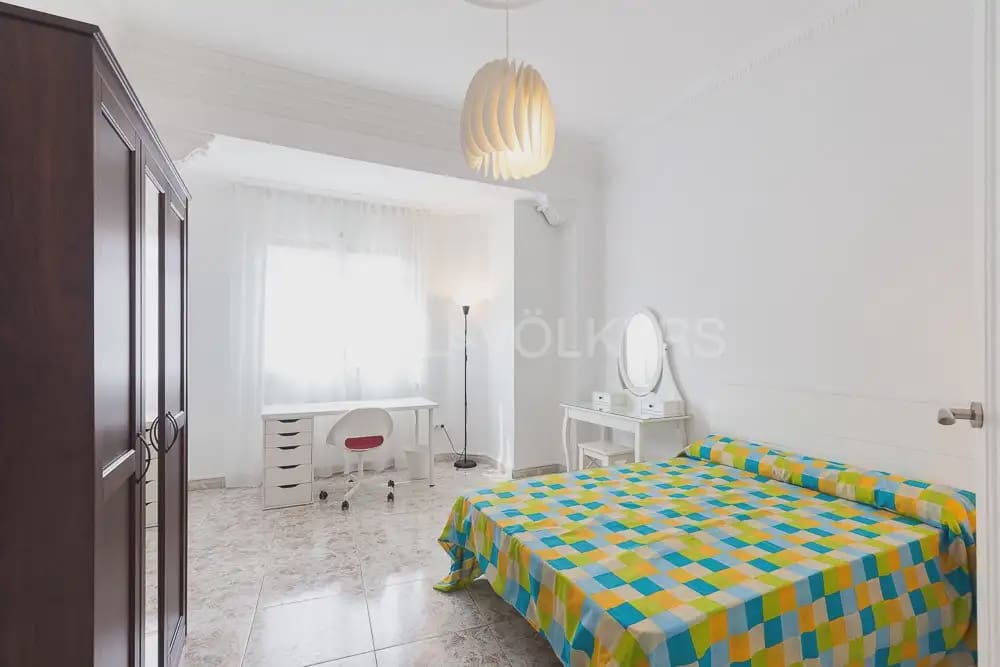 5 quarto Apartamento para arrendar em Valencia cidade - 2 000 € (Ref: 9897555)