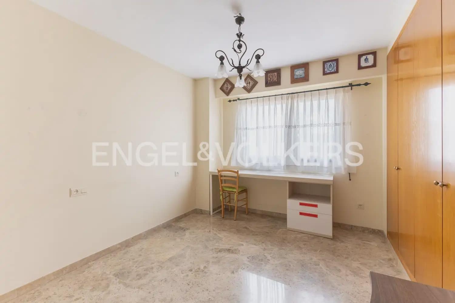 3 Zimmer Wohnung zu verkaufen in Valencia Stadt mit Garage - 635.000 € (Ref: 9897559)