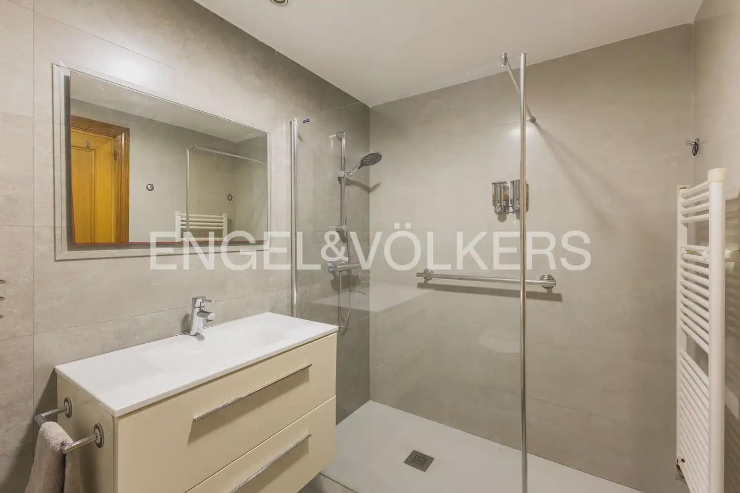 3 Zimmer Wohnung zu verkaufen in Valencia Stadt mit Garage - 635.000 € (Ref: 9897559)