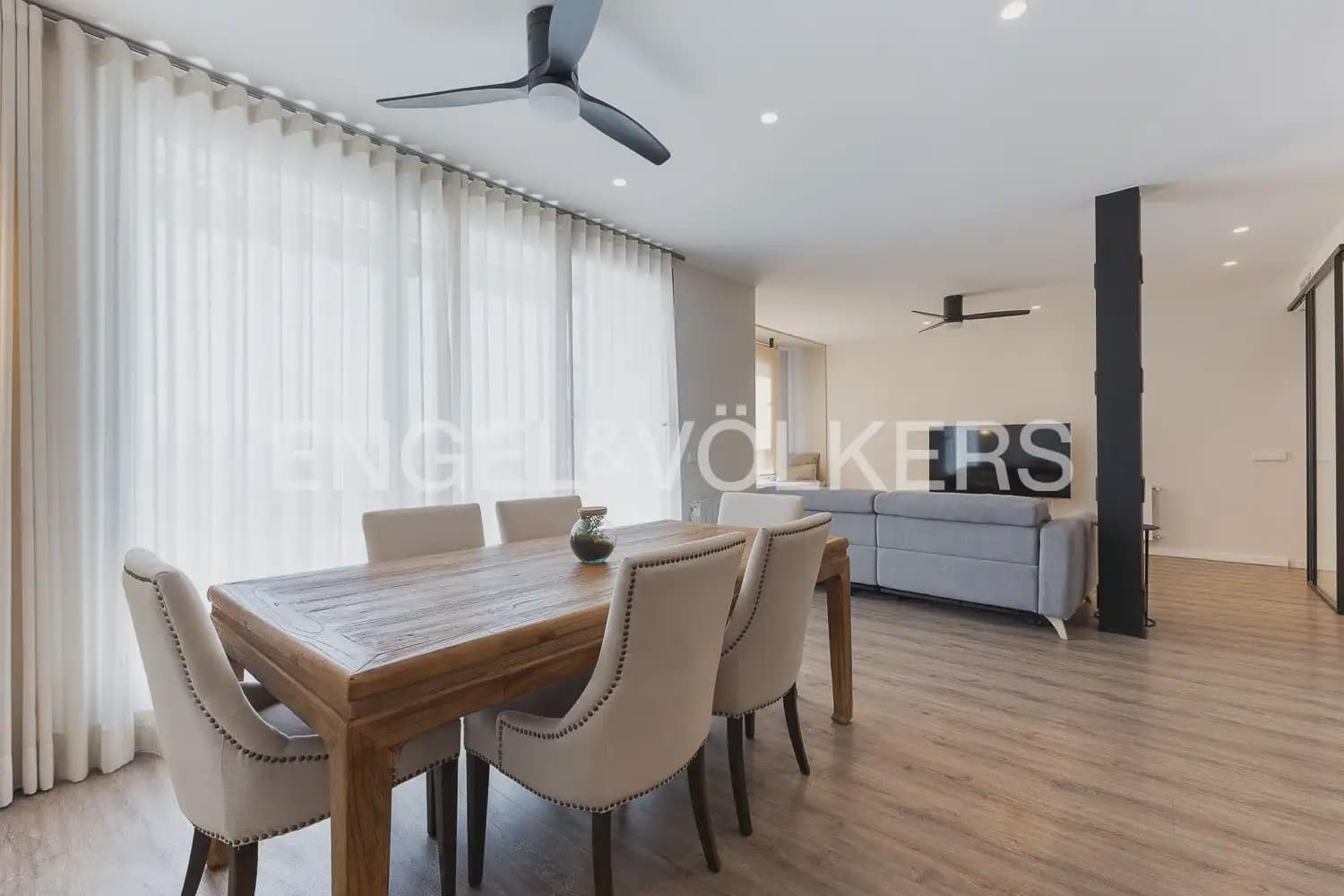 3 bedroom Flat for sale in Valencia city with garage - € 1,100,000 (Ref: 9897560)