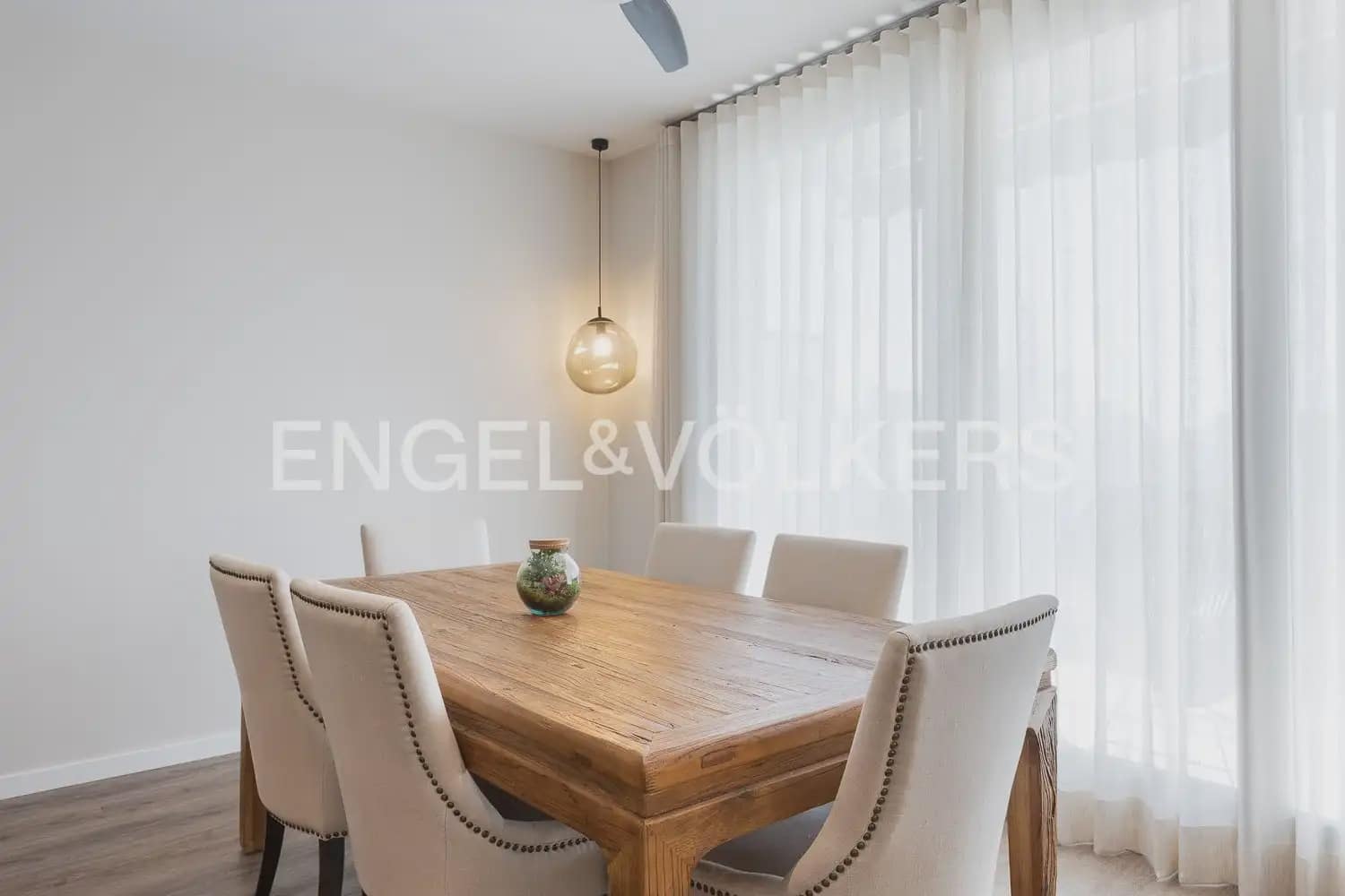 3 bedroom Flat for sale in Valencia city with garage - € 1,100,000 (Ref: 9897560)