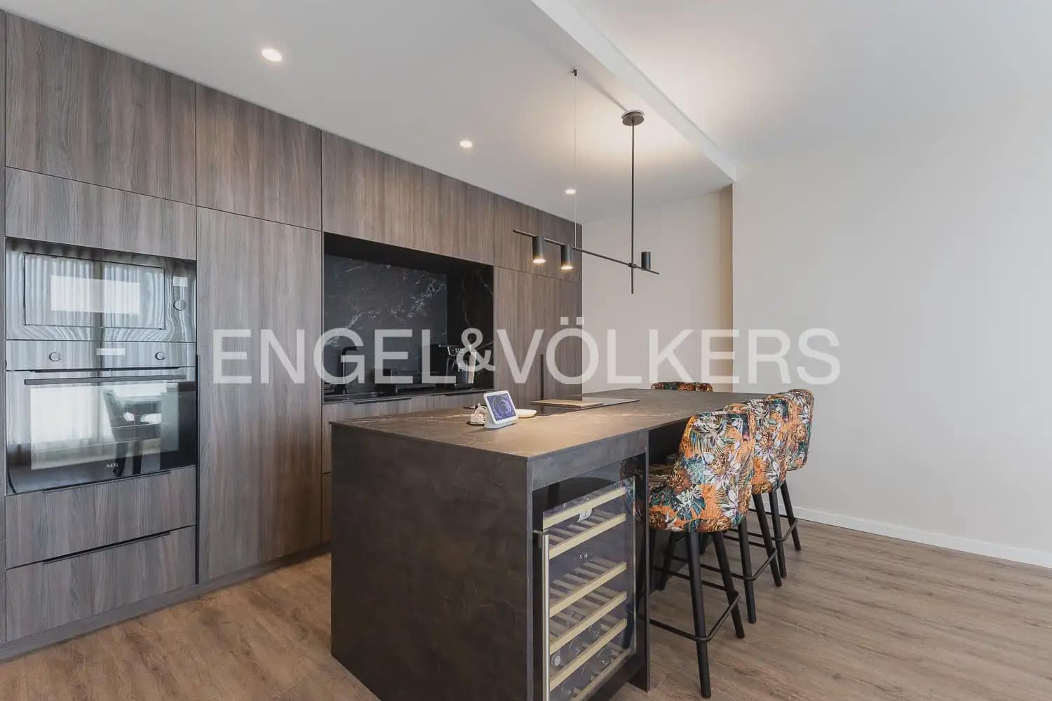3 bedroom Flat for sale in Valencia city with garage - € 1,100,000 (Ref: 9897560)