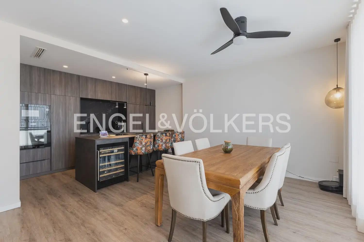 3 bedroom Flat for sale in Valencia city with garage - € 1,100,000 (Ref: 9897560)
