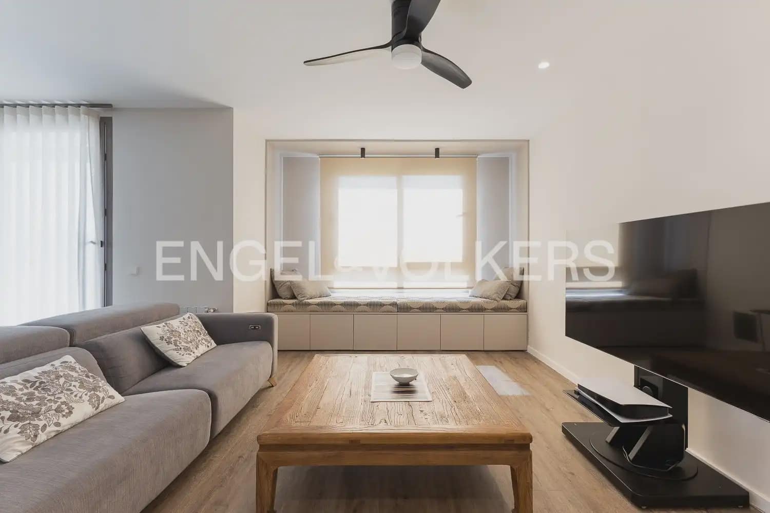 3 bedroom Flat for sale in Valencia city with garage - € 1,100,000 (Ref: 9897560)