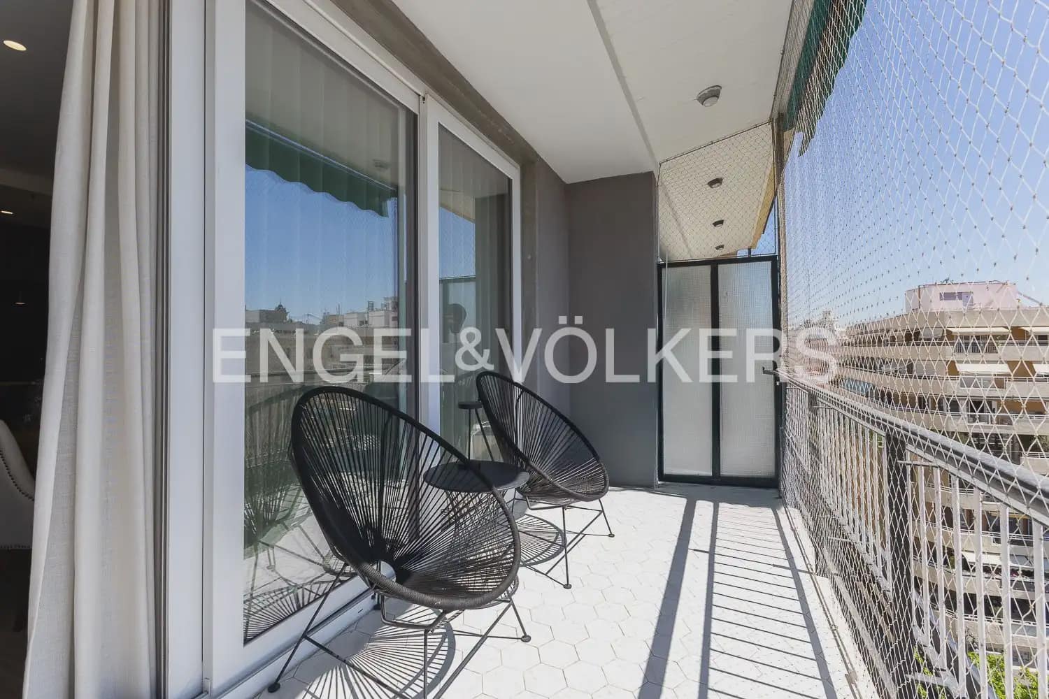 3 bedroom Flat for sale in Valencia city with garage - € 1,100,000 (Ref: 9897560)