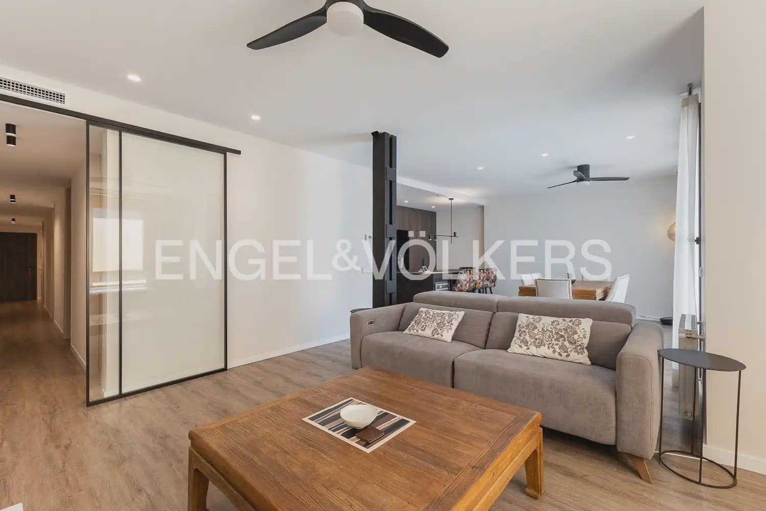 3 bedroom Flat for sale in Valencia city with garage - € 1,100,000 (Ref: 9897560)