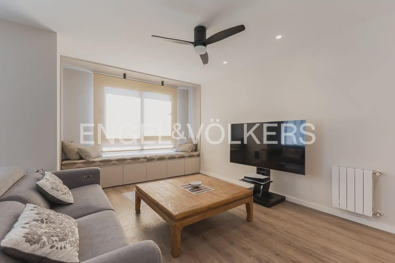 3 bedroom Flat for sale in Valencia city with garage - € 1,100,000 (Ref: 9897560)