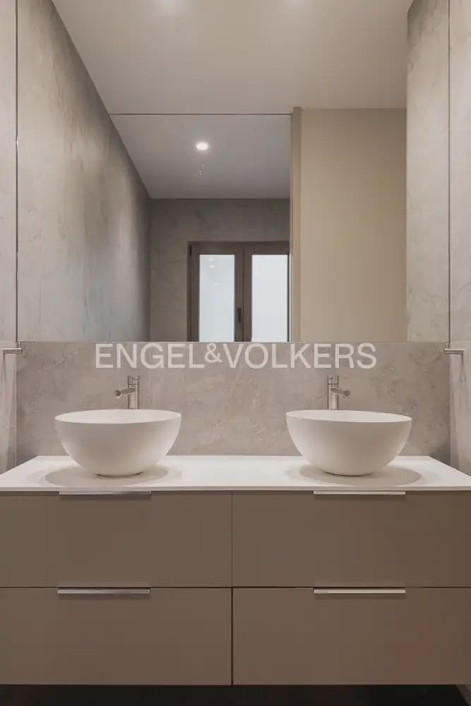 3 bedroom Flat for sale in Valencia city with garage - € 1,100,000 (Ref: 9897560)