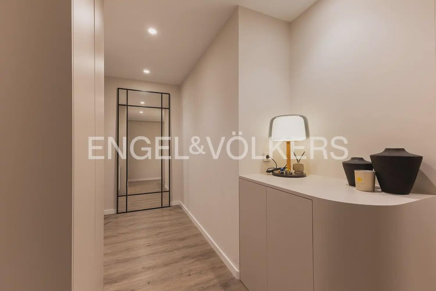 3 bedroom Flat for sale in Valencia city with garage - € 1,100,000 (Ref: 9897560)