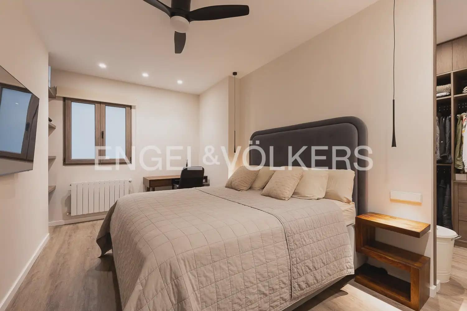 3 bedroom Flat for sale in Valencia city with garage - € 1,100,000 (Ref: 9897560)