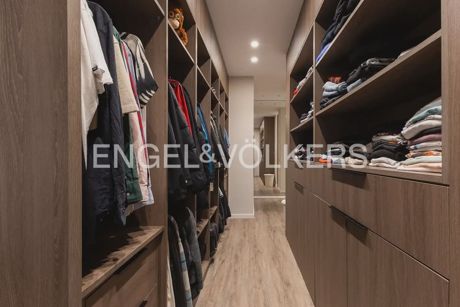 3 bedroom Flat for sale in Valencia city with garage - € 1,100,000 (Ref: 9897560)